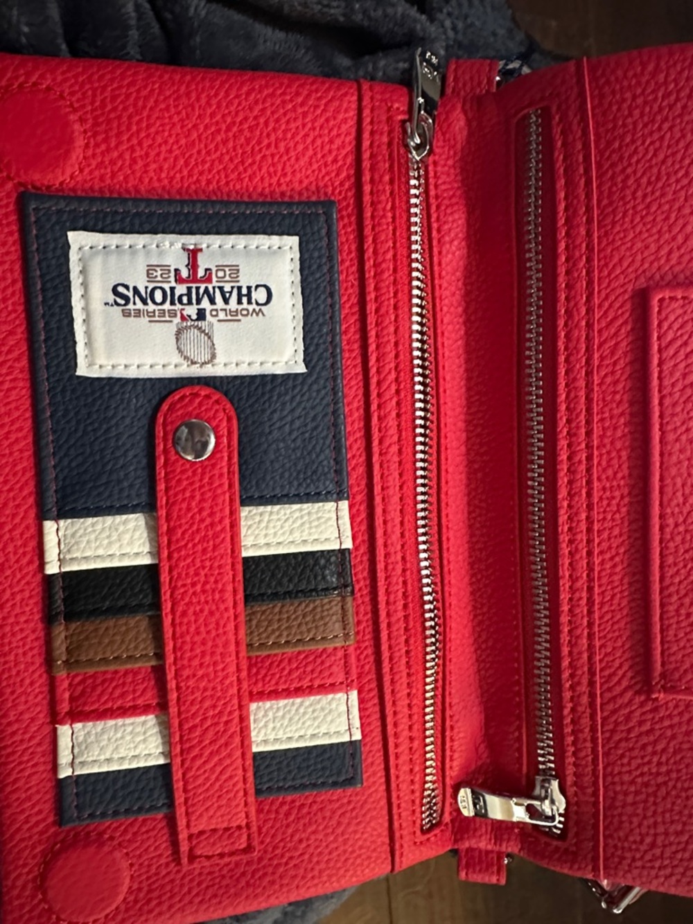 Red Embroidered Crossbody Bag Texas Rangers - Picture 4 of 6